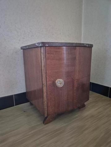 Houten nachtkast met marmeren blad, Enlèvement