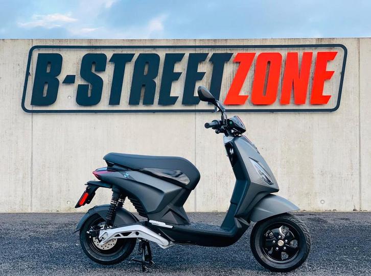 TOP-AANBIEDING! Piaggio 1 + Electric Forever Grey, Fietsen en Brommers, Scooters | Piaggio, Nieuw, Overige modellen, Klasse B (45 km/u)