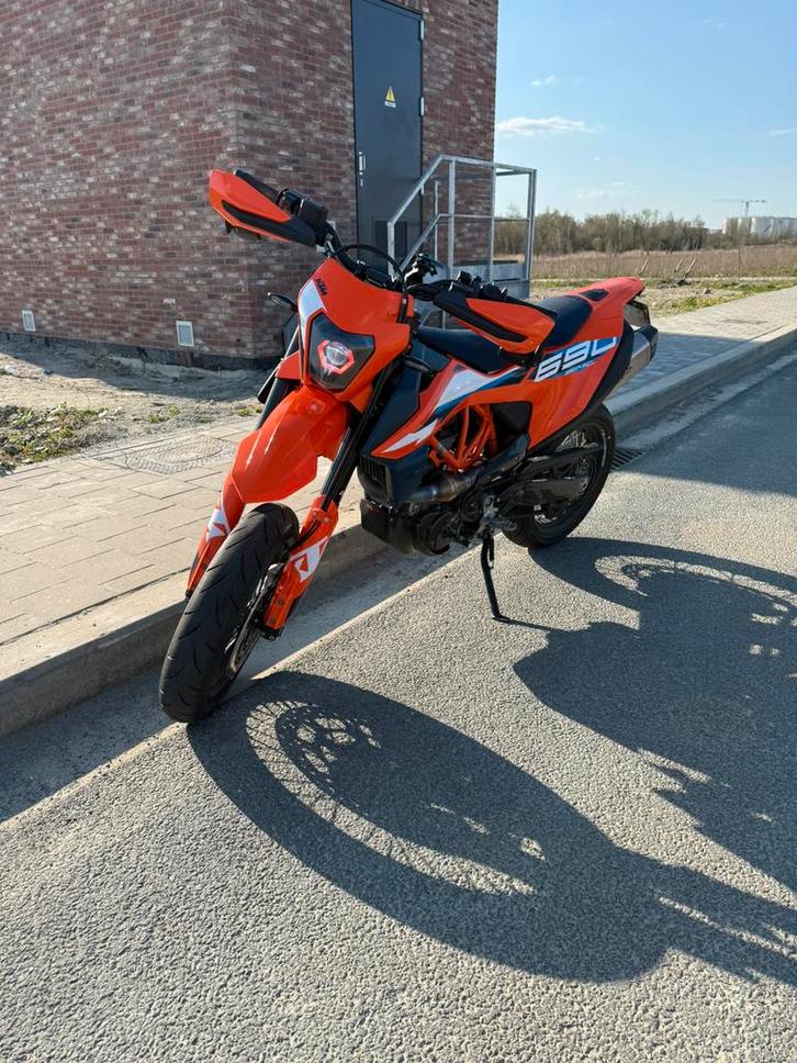 Ktm 690 smcr, Motoren, Motoren | KTM, Particulier, SuperMoto, 12 t/m 35 kW, 1 cilinder, Minimaal motorrijbewijs A2, ABS, Cruise Control