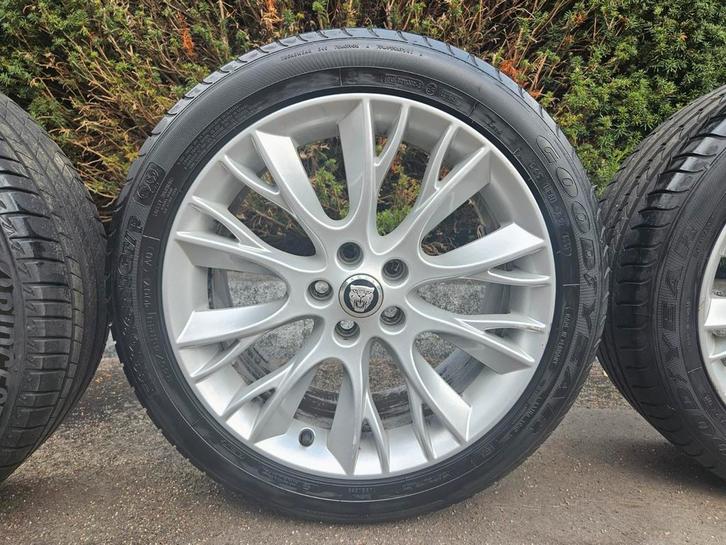 Jaguar velgen 18Inch met goei banden 245/45R18 100Y, Auto-onderdelen, Banden en Velgen, Band(en), 18 inch, Ophalen