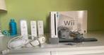 Wii+3 wii bakjes en twee joycons, Consoles de jeu & Jeux vidéo, Consoles de jeu | Nintendo Wii, Comme neuf, Avec 3 manettes ou plus