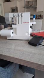 Singer overlock naaimachine, Hobby en Vrije tijd, Naaimachines en Toebehoren, Ophalen, Zo goed als nieuw, Naaimachine, Singer