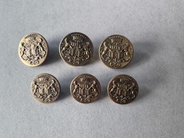 Knopen €3 voor 6 knopen beschikbaar voor biedingen