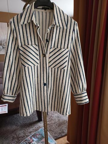 Volledig nieuw ensemble  "CAROLINE BISS "   e beschikbaar voor biedingen