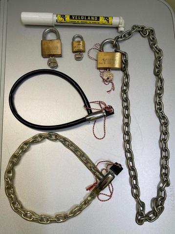 Assortiment hangsloten en bloksloten abus beschikbaar voor biedingen