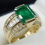 Een vintage 18kt gouden smaragd en diamanten estate ring, Handtassen en Accessoires, Ringen, Goud, Goud, Met edelsteen, 17 tot 18
