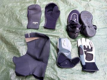 Chaussons, cagoule, moufles, gants néoprène