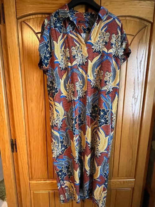 Roestkleurig kleed met bloemenprint, Kleding | Dames, Jurken, Zo goed als nieuw, Maat 42/44 (L), Overige kleuren, Onder de knie