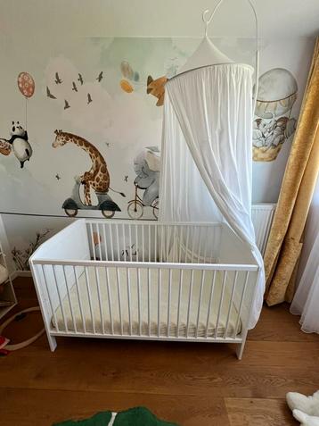 Lit bébé avec baldaquin – allemande – état impeccable beschikbaar voor biedingen