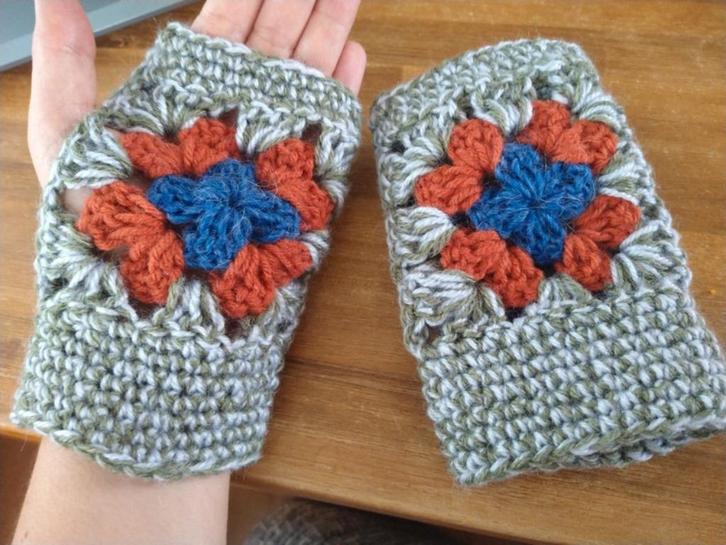 granny square handschoenen wanten, Kleding | Dames, Mutsen, Sjaals en Handschoenen, Nieuw, Handschoenen, Maat 36 (S), Ophalen of Verzenden