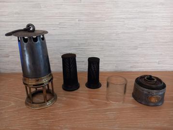 Lampe de mineur Cornil à Gilly beschikbaar voor biedingen