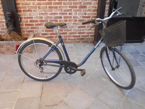 Decathlon damesfiets met mand, Fietsen en Brommers, Fietsen | Dames | Damesfietsen, Gebruikt, Overige merken, Versnellingen, Ophalen