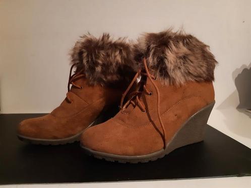 Schoenen  / Laarsjes met sleehak Maat 40, Kleding | Dames, Schoenen, Zo goed als nieuw, Bruin, Ophalen of Verzenden