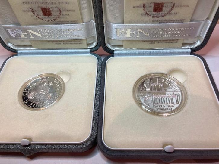 Vaticaanse 5€ en 10€ herdenkingsmunten uit 2006., Timbres & Monnaies, Monnaies | Europe | Monnaies euro, Monnaie en vrac, 10 euros