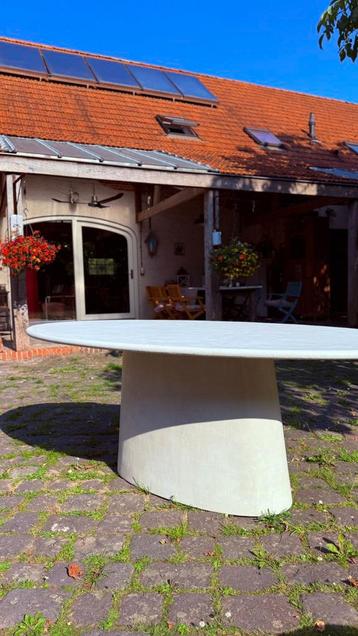 ovale tafel mortex/micro topping beschikbaar voor biedingen