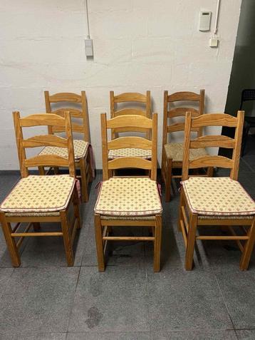 Set van 6 rustieke en gebruikte stoelen met rieten zitting beschikbaar voor biedingen