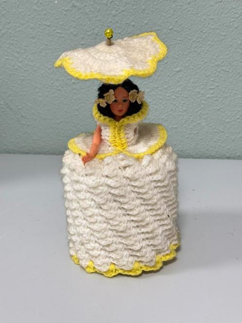 Vintage 25cm handgebreide toiletrol pop gebreide wcpapier, Verzamelen, Poppen, Pop, Ophalen of Verzenden