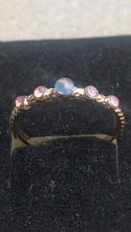 Goudkleurige ring met steentjes en echte Australische Opaal, Nieuw, Ophalen of Verzenden, Kleiner dan 17, Dame