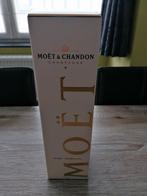 Moet & Chandon Champagne, Enlèvement