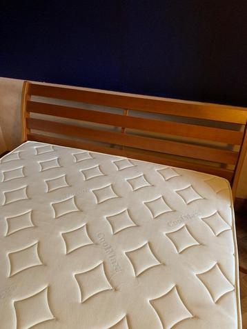 Bed 1,40m x 2 m slaapklaar beschikbaar voor biedingen