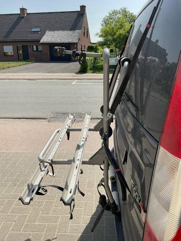Fietsendrager voor twee fietsen beschikbaar voor biedingen