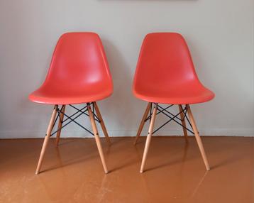 2x Vitra Eames DSW stoelen beschikbaar voor biedingen