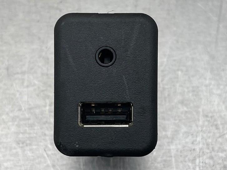 DIVERSEN AUX/USB aansluiting Daewoo / Chevrolet Aveo, Auto-onderdelen, Overige Auto-onderdelen, Daewoo, Gebruikt