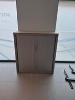 2 armoires a rideaux- parfait état