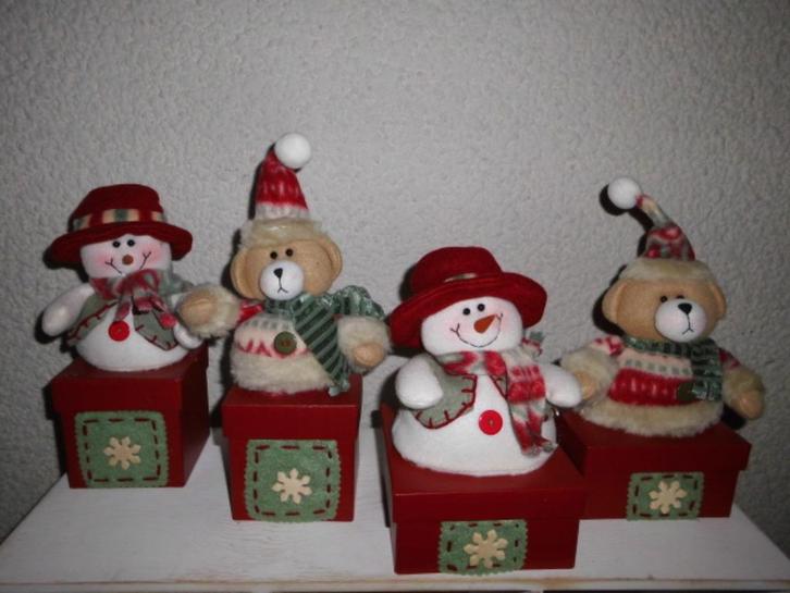 kerstdozen met vilten sneeuwman of beer, Diversen, Kerst, Ophalen of Verzenden