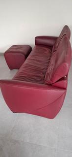 Zetel en voetbank Jori wijnrood leder 4-zit, Huis en Inrichting, Ophalen, Gebruikt, Rechte bank, Modern