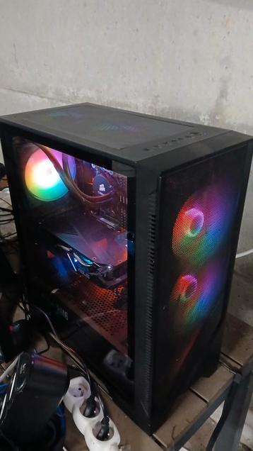Gaming pc beschikbaar voor biedingen