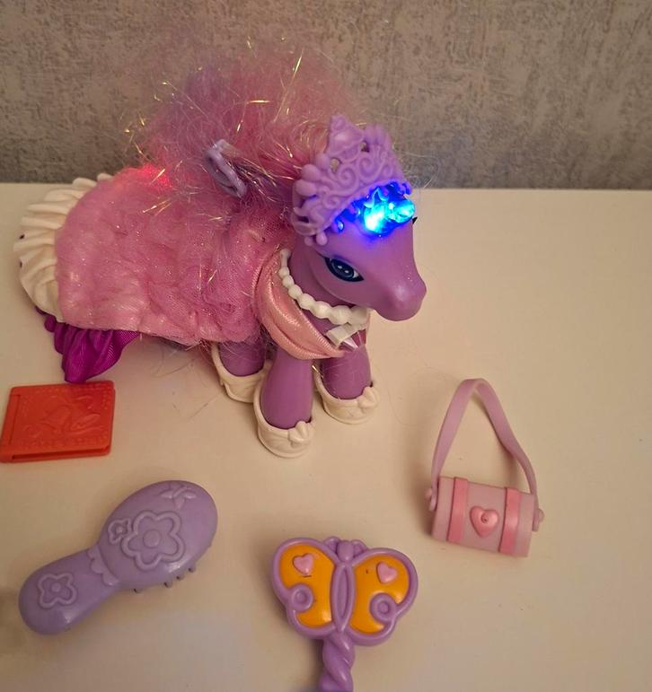 My little pony : lily lighty / lichtgevende pony, Kinderen en Baby's, Speelgoed | My Little Pony, Ophalen of Verzenden