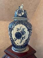 Grand vase bleu de Delft, Enlèvement