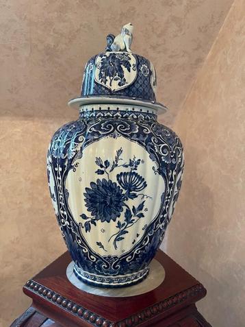 Grand vase bleu de Delft  disponible aux enchères