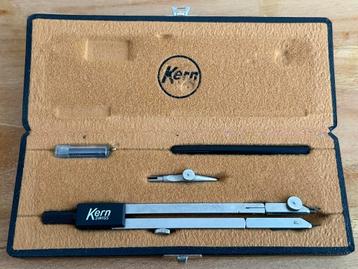 Vintage kern Swiss passer beschikbaar voor biedingen