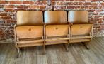 Vintage cinemastoelen, Ophalen