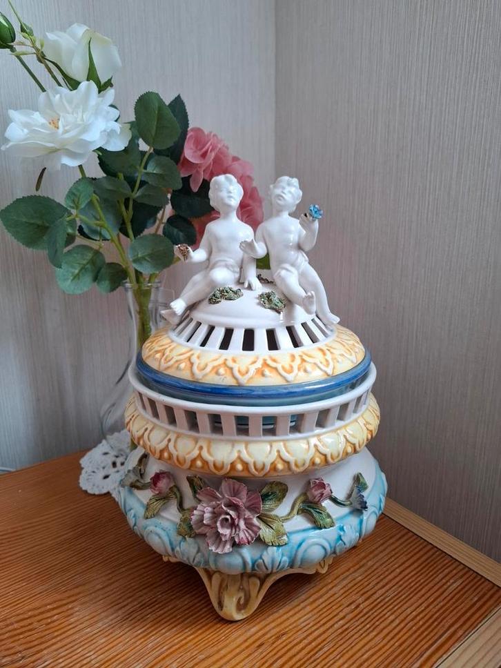 Antiek porseleinen pot Bassano, Antiek en Kunst, Antiek | Porselein, Ophalen of Verzenden