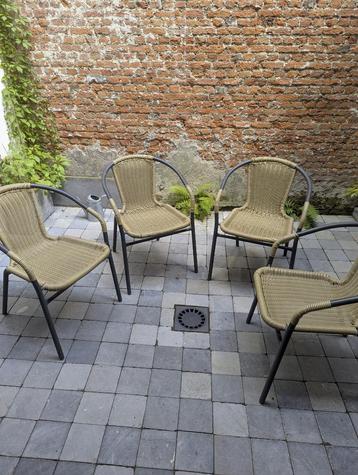 Stapelbare tuinstoelen beschikbaar voor biedingen