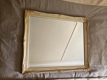 Mooie spiegel beschikbaar voor biedingen