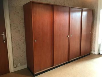 dubbele kleerkast beschikbaar voor biedingen