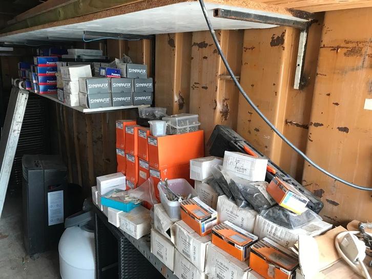 Slagpluggen, keilbouten, plafondankers, enz…, Doe-het-zelf en Bouw, IJzerwaren en Bevestigingsmiddelen, Zo goed als nieuw, Overige typen