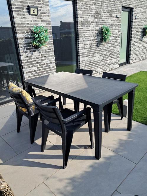 Terrastafel + 4 stoelen met kussens, Tuin en Terras, Tuinsets en Loungesets, Zo goed als nieuw, Kunststof, 6 zitplaatsen, Eettafel