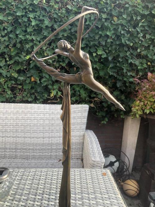 bronzen sculptuur van een vrouw danseres of turnster.58 cm, Antiek en Kunst, Kunst | Beelden en Houtsnijwerken, Ophalen of Verzenden