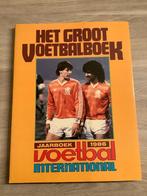 Het groot Voetbaljaarboek 1986 van VI, Boeken, Sportboeken, Balsport, Ophalen of Verzenden, Zo goed als nieuw