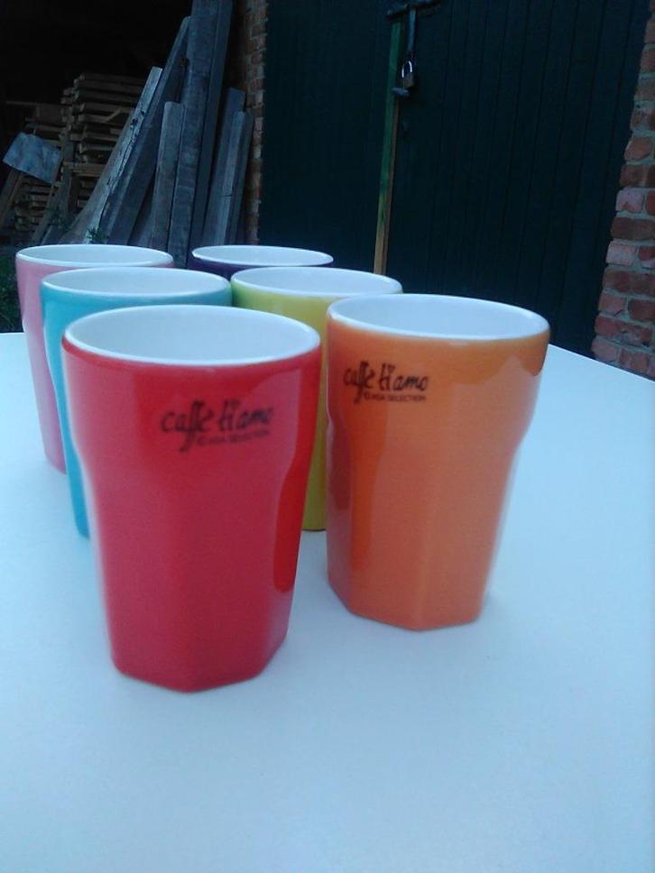 Café Ti Amo Tassen 8,5x5,5cm AFHALING LEES BESCHRIJVING, Huis en Inrichting, Keuken | Servies, Zo goed als nieuw, Kop(pen) en/of Schotel(s)