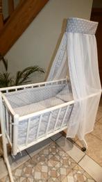 Lit/Berceau de 120 cm sur 60 cm en bois blanc , avec literie, Enfants & Bébés, Enlèvement, Comme neuf, Berceau