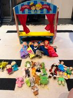 Poppenkast met veel poppen!, Kinderen en Baby's, Speelgoed | Poppenhuizen, Ophalen, Zo goed als nieuw