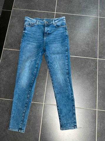 Jeansbroek C&A beschikbaar voor biedingen