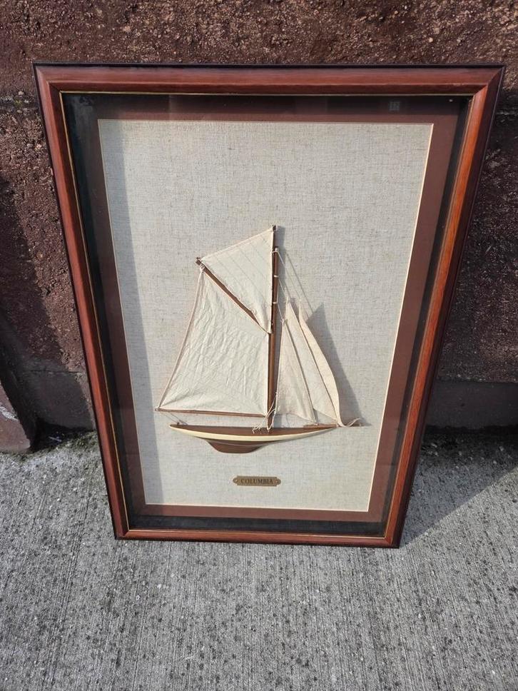 Antieke lijst, zeilboot Columbia., Huis en Inrichting, Woonaccessoires | Lijsten, Zo goed als nieuw, 50 tot 75 cm, Minder dan 50 cm