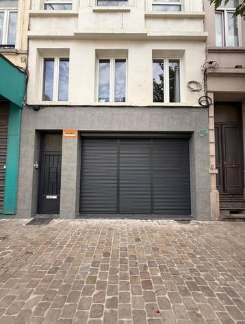 À LOUER – Commerce remis à neuf à Anderlecht beschikbaar voor biedingen